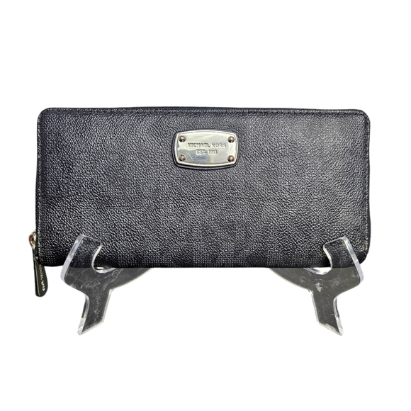 Michael Kors Handbags - Michael Kors Jet Set Large Travel Continental Signature Wallet